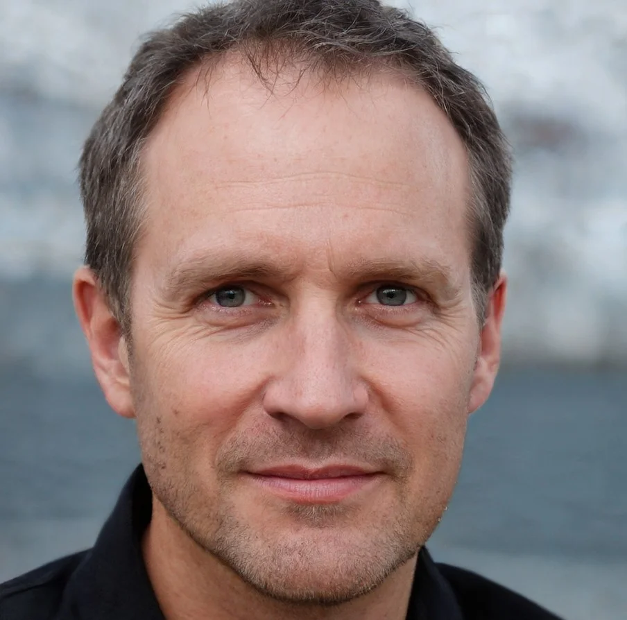 Marek Suchodolski - ekspert od stołów river table i mebli z żywicy